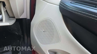 2012 Chrysler Town & Country Touring L 121.2" WB – miniatura 24