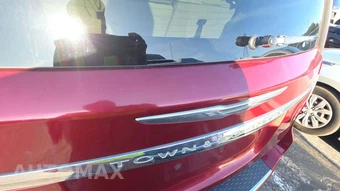 2012 Chrysler Town & Country Touring L 121.2" WB – miniatura 25