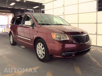 2012 Chrysler Town & Country Touring L 121.2" WB – miniatura 3