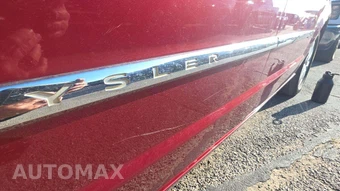 2012 Chrysler Town & Country Touring L 121.2" WB – miniatura 32