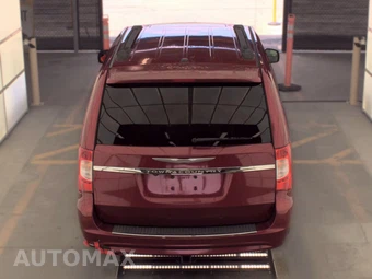 2012 Chrysler Town & Country Touring L 121.2" WB – miniatura 5