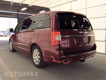 2012 Chrysler Town & Country Touring L 121.2" WB – miniatura 6