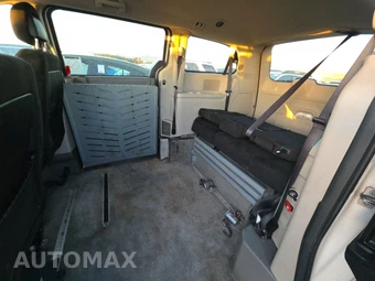 2012 Dodge Grand Caravan SXT 121.2" WB - miniatura 13