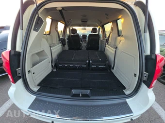 2012 Dodge Grand Caravan SXT 121.2" WB - miniatura 16