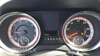 2012 Dodge Grand Caravan SXT 121.2" WB - miniatura 17