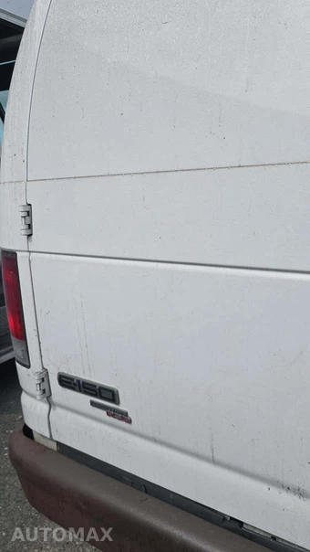 2012 Ford E-150 Commercial Cargo Van 138.0" WB – miniatura 31