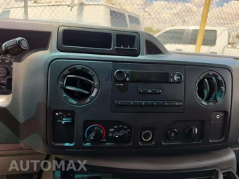 2012 Ford E-150 Commercial Cargo Van 138.0" WB - miniatura 10