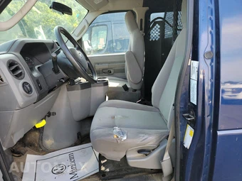 2012 Ford E-250 Commercial Cargo Van 138.0" WB – miniatura 7