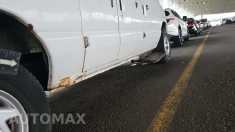 2012 Ford E-250 Commercial Cargo Van 138.0" WB – miniatura 32