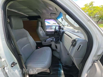 2012 Ford E-250 Commercial Cargo Van 138.0" WB – miniatura 17