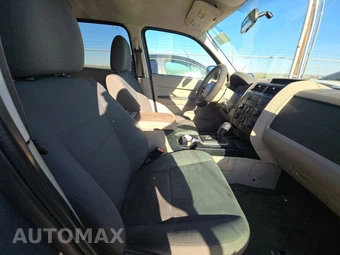 2012 Ford Escape XLS – miniatura 8