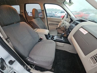 2012 Ford Escape XLS – miniatura 8