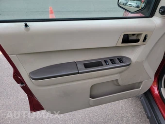 2012 Ford Escape XLS – miniatura 9