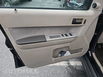 2012 Ford Escape XLT – miniatura 9