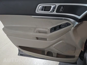 2012 Ford Explorer XLT – miniatura 9