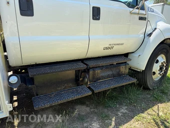 2012 Ford F-750 - miniatura 10
