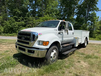 2012 Ford F-750 - miniatura 17