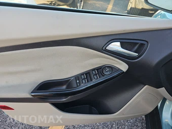 2012 Ford Focus Electric Hatchback – miniatura 9