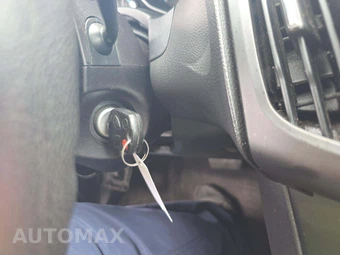 2012 Ford Focus S Sedan - miniatura 5
