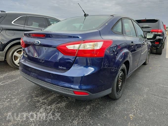 2012 Ford Focus S Sedan - miniatura 5