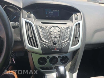 2012 Ford Focus SE Hatchback – miniatura 10
