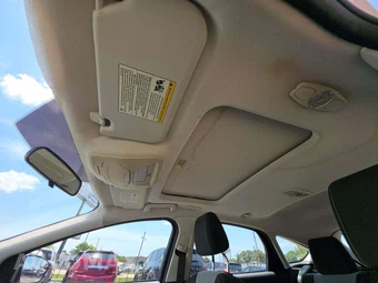 2012 Ford Focus SE Hatchback – miniatura 11