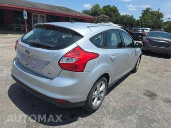 2012 Ford Focus SE Hatchback – miniatura 3