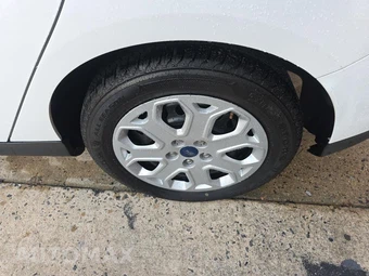 2012 Ford Focus SE Hatchback – miniatura 11
