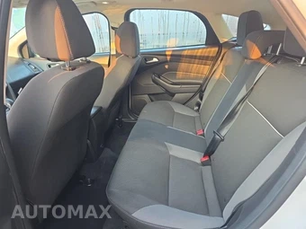 2012 Ford Focus SE Hatchback – miniatura 16