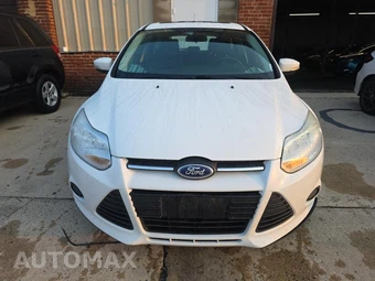 2012 Ford Focus SE Hatchback – miniatura 2