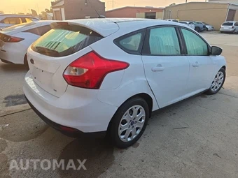 2012 Ford Focus SE Hatchback – miniatura 4