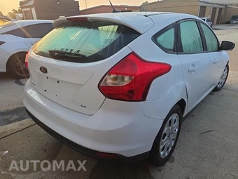 2012 Ford Focus SE Hatchback – miniatura 5
