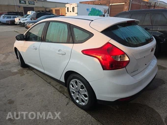 2012 Ford Focus SE Hatchback – miniatura 6