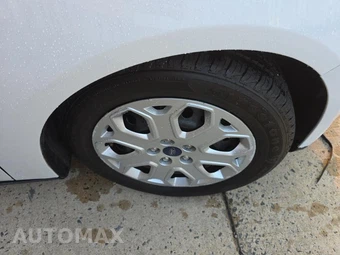 2012 Ford Focus SE Hatchback – miniatura 9
