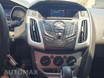 2012 Ford Focus SE Hatchback – miniatura 10