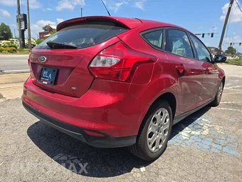 2012 Ford Focus SE Hatchback – miniatura 3