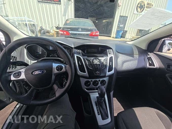 2012 Ford Focus SE Hatchback – miniatura 10