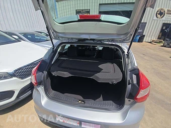 2012 Ford Focus SE Hatchback – miniatura 14