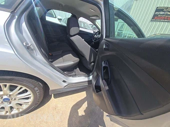 2012 Ford Focus SE Hatchback – miniatura 16