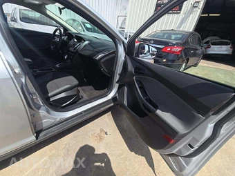 2012 Ford Focus SE Hatchback – miniatura 18
