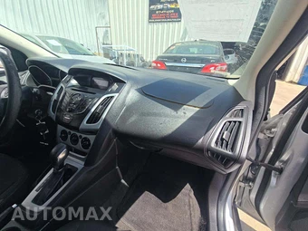 2012 Ford Focus SE Hatchback – miniatura 19