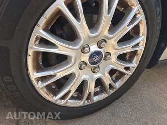 2012 Ford Focus SE Hatchback – miniatura 22