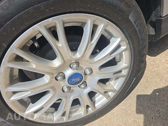 2012 Ford Focus SE Hatchback – miniatura 26