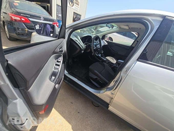 2012 Ford Focus SE Hatchback – miniatura 6