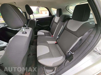 2012 Ford Focus SE Hatchback – miniatura 10