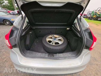 2012 Ford Focus SE Hatchback – miniatura 11
