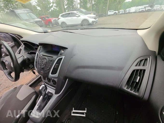2012 Ford Focus SE Hatchback – miniatura 16