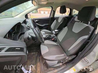 2012 Ford Focus SE Hatchback – miniatura 3