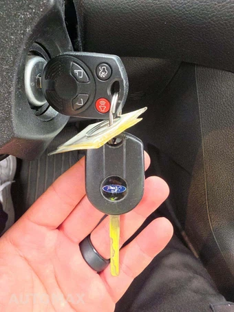 2012 Ford Focus SE Hatchback – miniatura 5