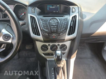 2012 Ford Focus SE Hatchback - miniatura 11